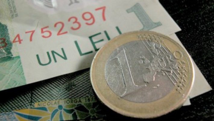 Cursul a revenit sub 4,44 lei/euro